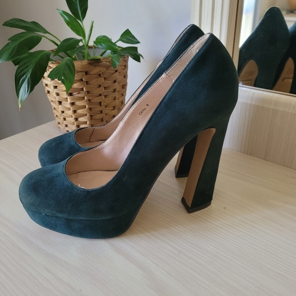 GLAMOUR Size 8 'Ckitu' Green Velour Heels - Picture 4 of 7